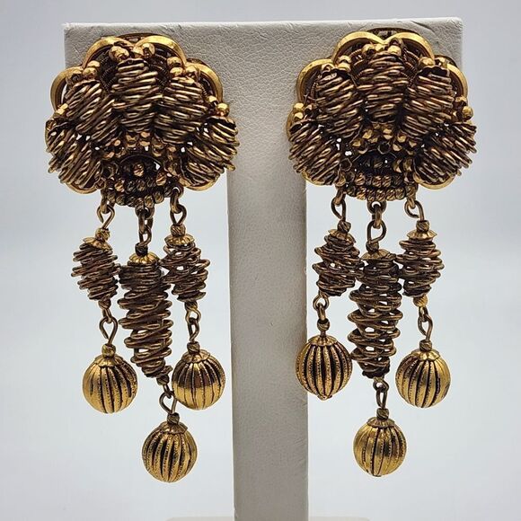 Vintage Miriam Haskell Gold Tone Pinecone Dangling Clip-On Earrings - Picture 1 of 6